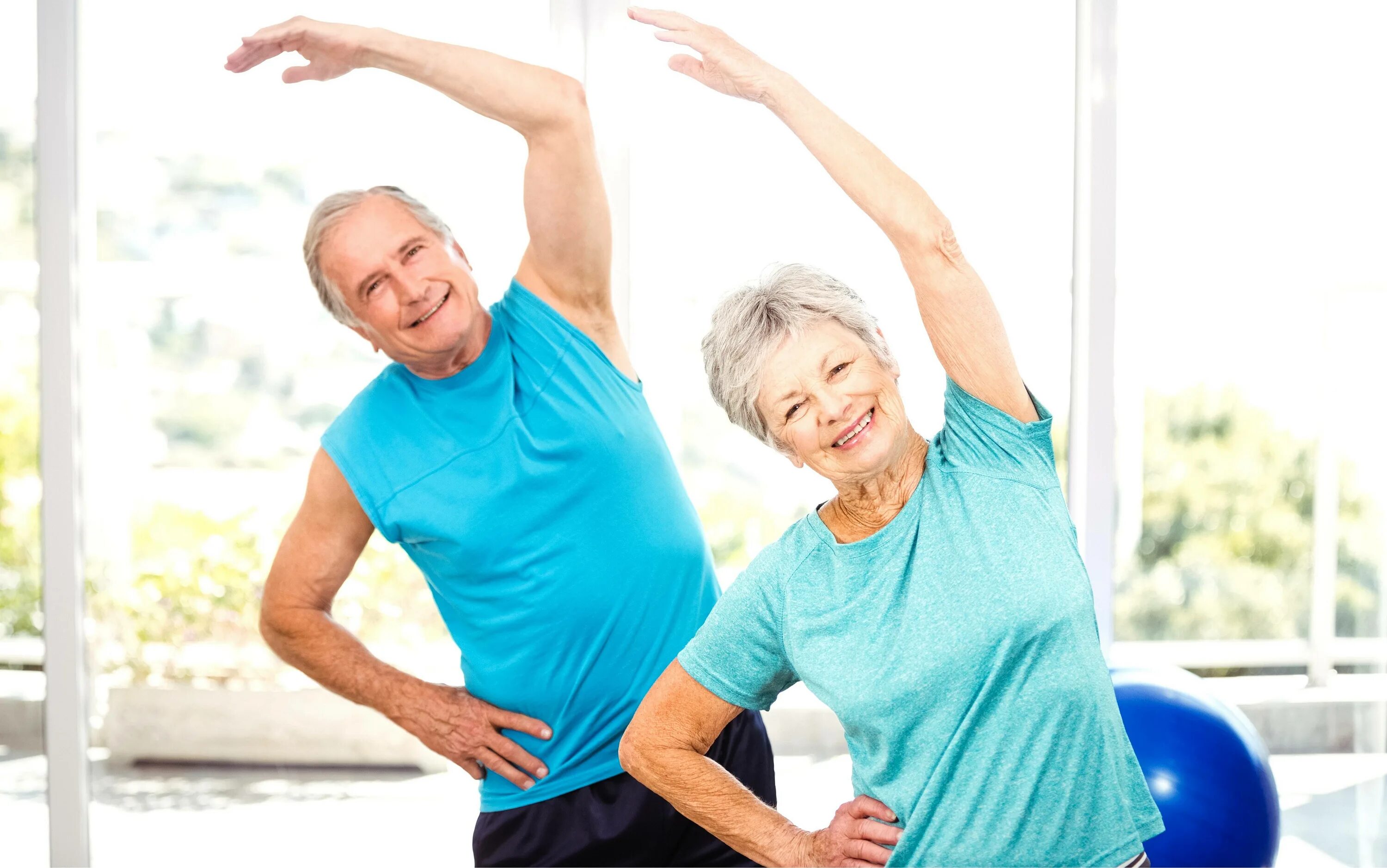 Как сохранить после 40. Фитнес для пожилых людей. Гимнастика для пожилых. Пожилые люди занимаются спортом. Физические нагрузки.