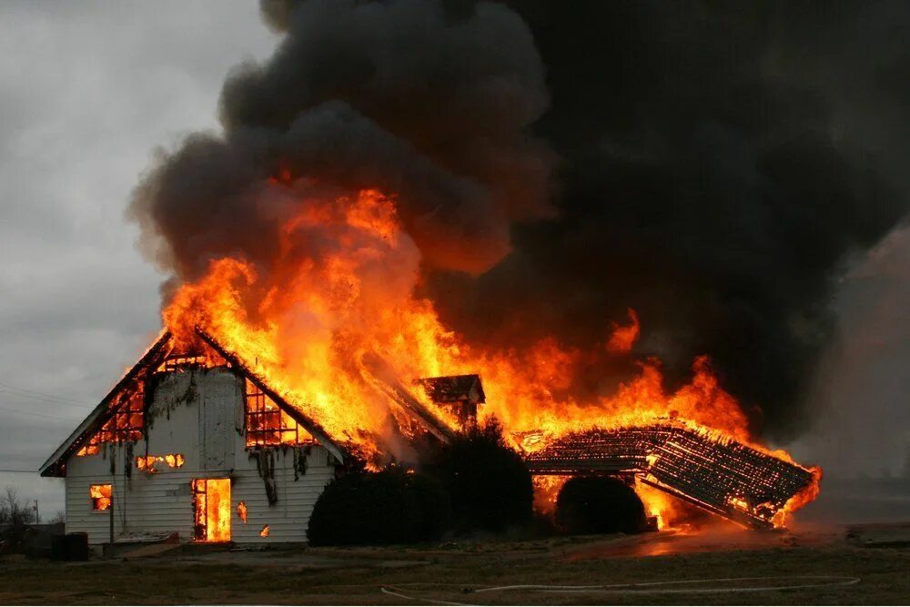 сад перед домом горел и дымился. горящий дом. пожар в доме. сад перед домом горел и дымился. предложения с метафорой примеры.