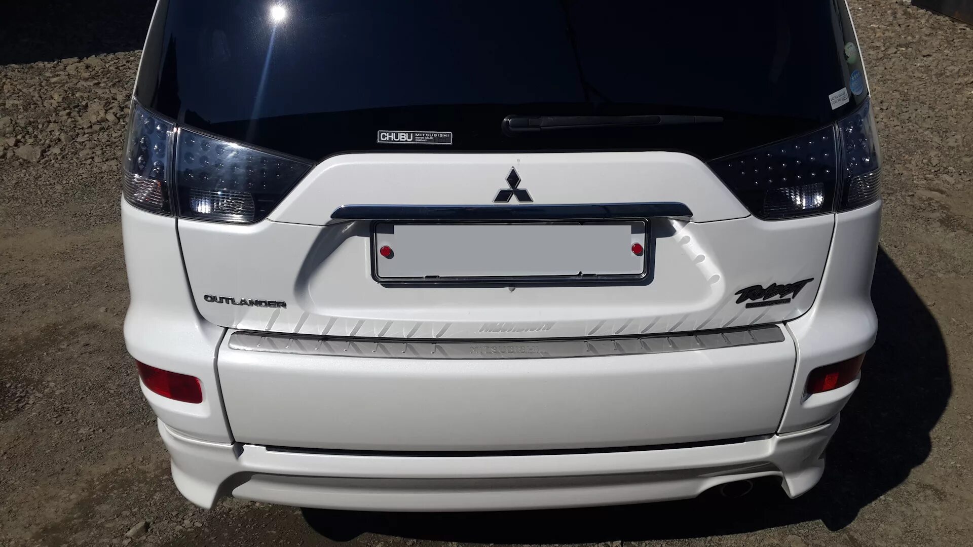 Mitsubishi_Outlander_2010 задний бампер. Накладка переднего бампера Митсубиси Аутлендер XL. Mitsubishi Outlander XL задний бампер. Накладки на бампер Аутлендер XL.