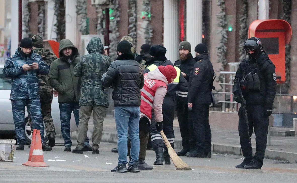 Американцы предупредили о терактах в россии. Чеченская полиция в Грозном. Грозный полицейский. Чеченцы полиция. Нападение на полицейских в Грозном.