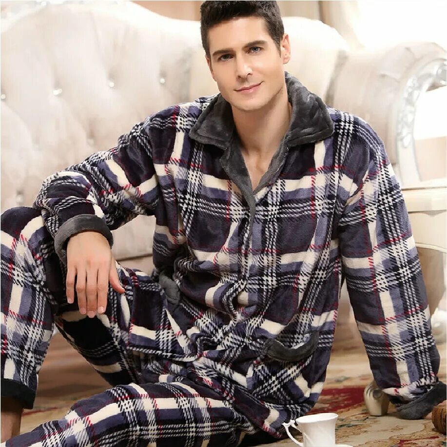 Домашняя одежда для мужчин. Fleece man at500f пижама мужская. тёплая мужская пижама thoshine. мужчина в пижаме.