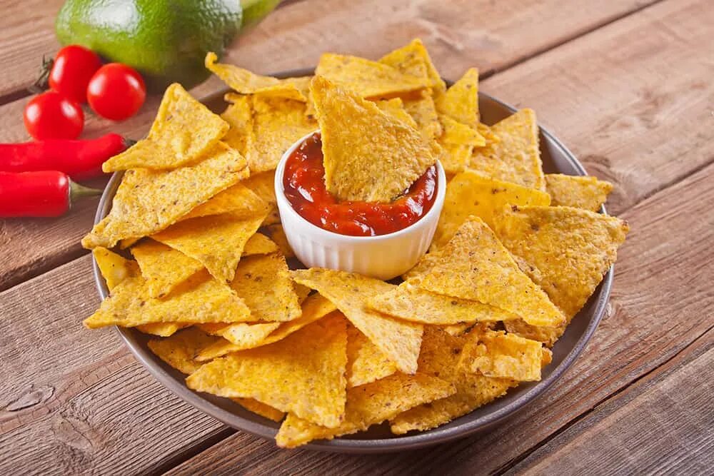 День кукурузных чипсов. День кукурузных чипсов. День чипсов. Квадратные чипсы. Кофе фрито.