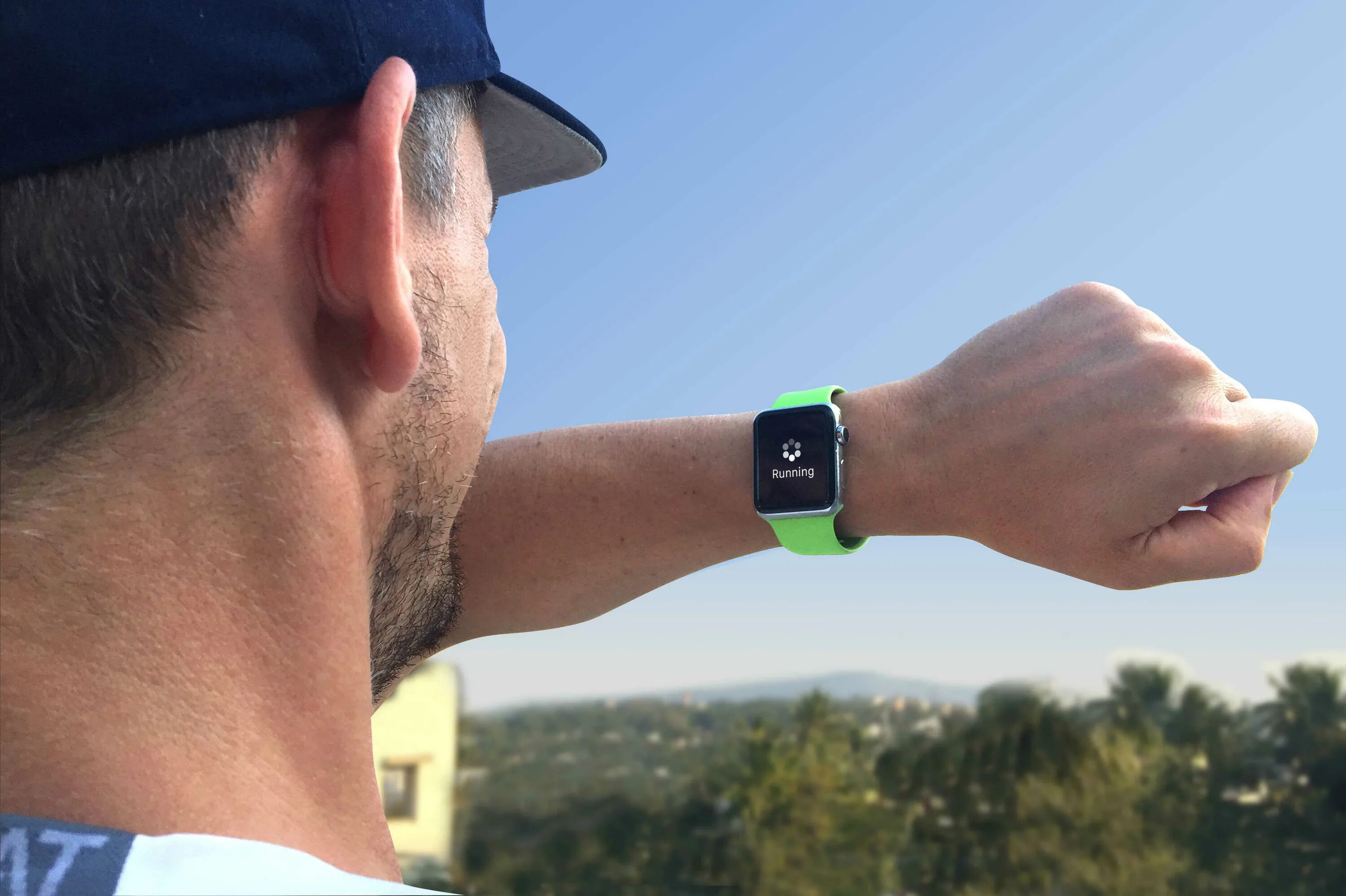 Apple watch 10 видео. Apple watch на руке. смарт часы мужские на руке. apple watch 7 на руке. эпл вотч 6 40мм.