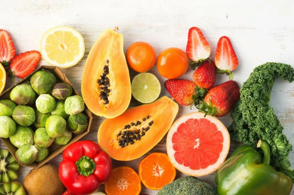 Можно использовать витамин с летом. Что такое витамины. Витамин c. Витамины в фруктах. Витан.