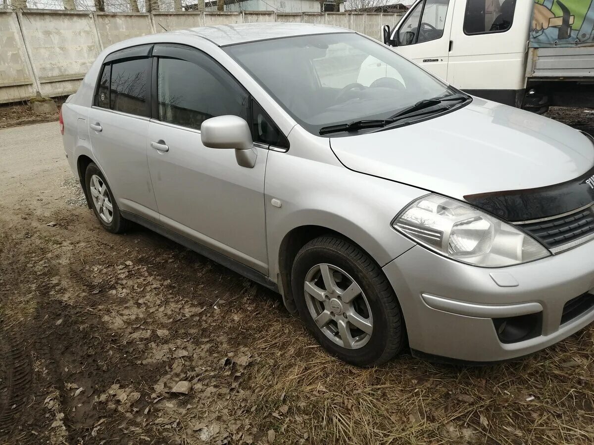 Ниссан тиида купить 2010. Тиида Ниссан 2010 серебристый. Nissan Tiida 2010 седан. Авторынок Татарстан. Тиид Казань.