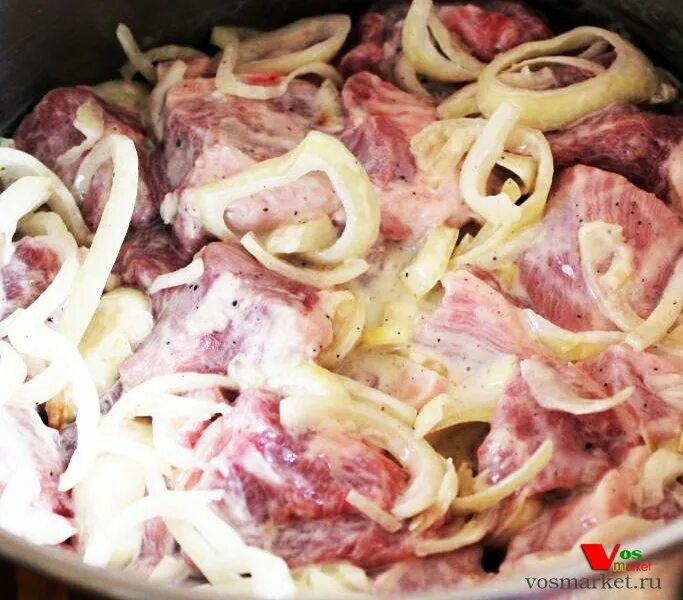 Маринад для шашлыка с луком из свинины. Маринад для шашлыка из свинины. замаринованный шашлык. маринады домашние для мяса. шашлык в маринаде с луком.