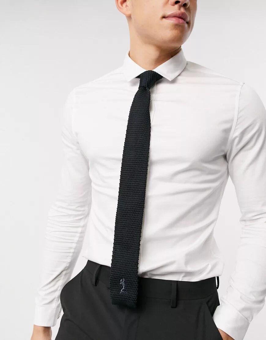 Черный галстук. Узкий галстук мужской. Короткий галстук мужской. Узкий черный галстук. Мужской черный галстук