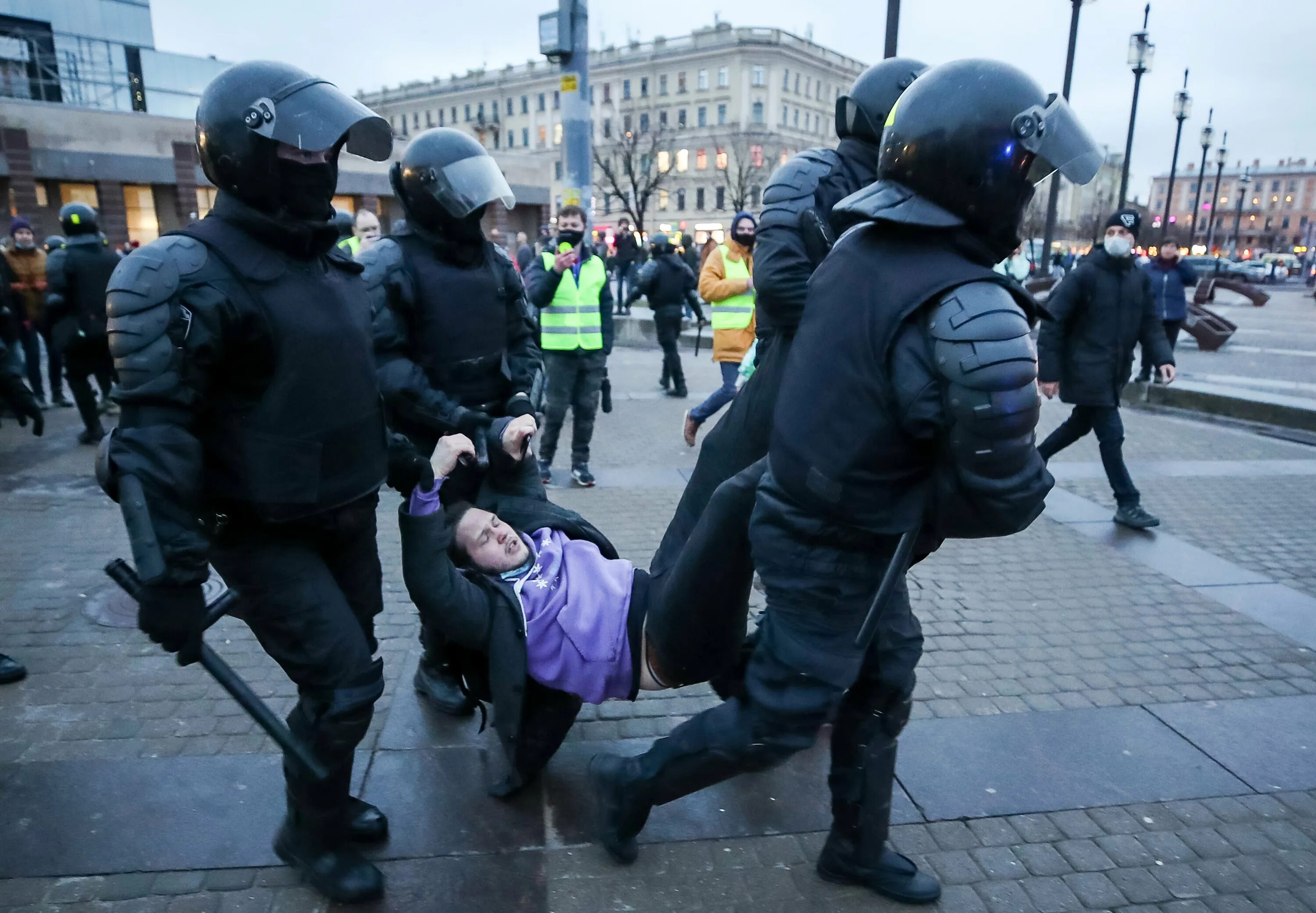 Митинг Навального 21 апреля 2021. Полиция России на митингах. Митинг в спб навальный