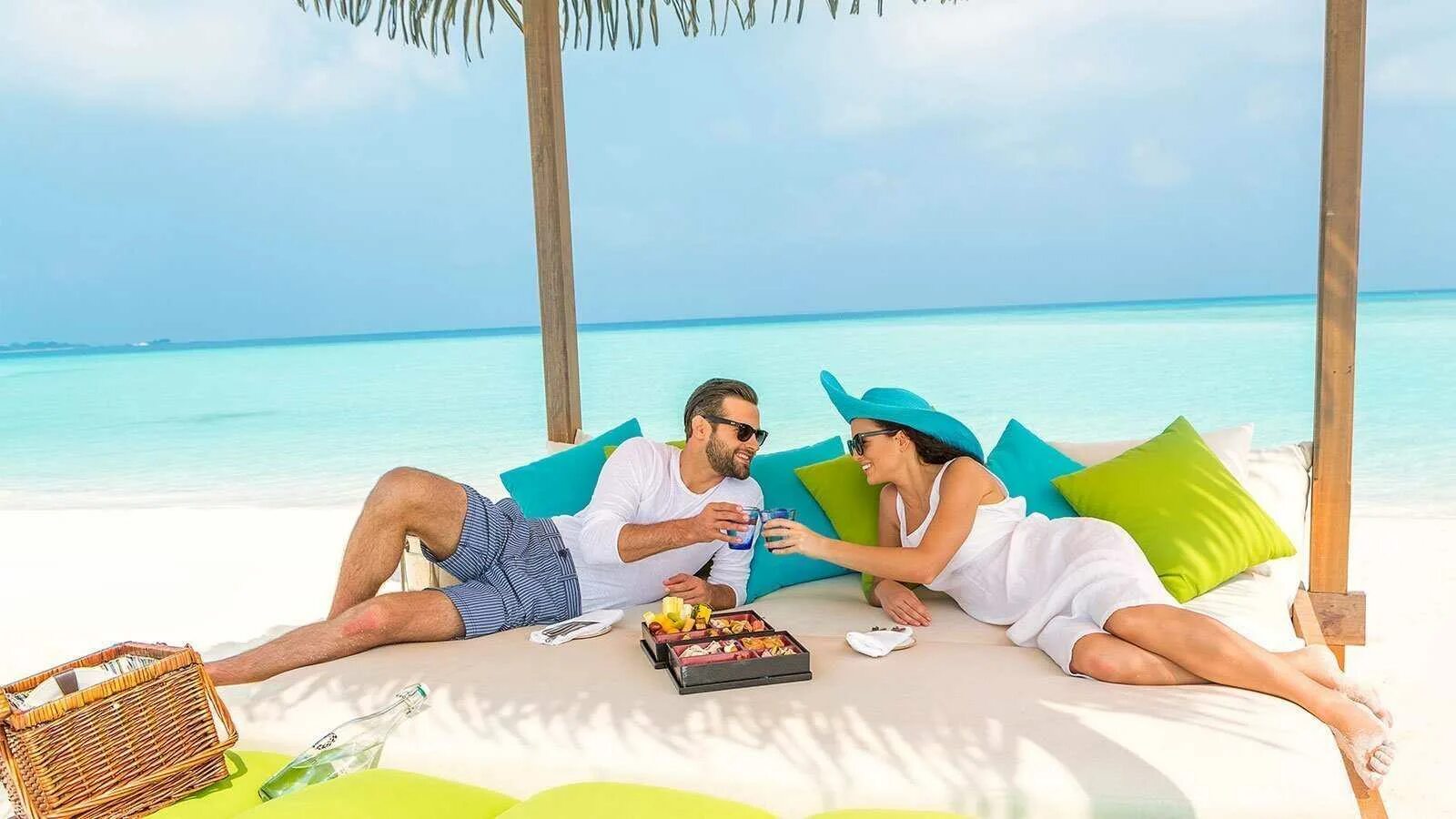 Шикарного отпуска. Шикарный отдых. Романтическое путешествие. Мальдивы отдыхающие.