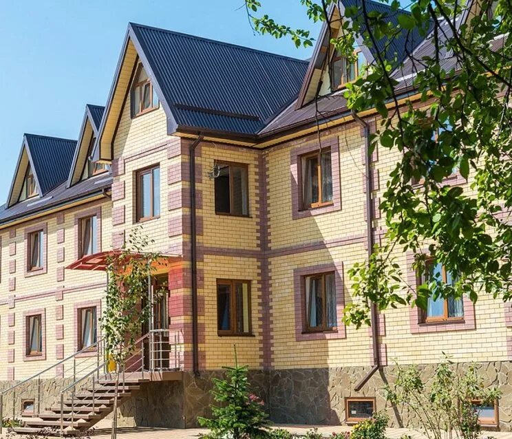 Роза ветров домбай. Пансионат энергетик архыз официальный. Поселок гостиница. Поселок гостиница. Турбаза горная в адыгее.