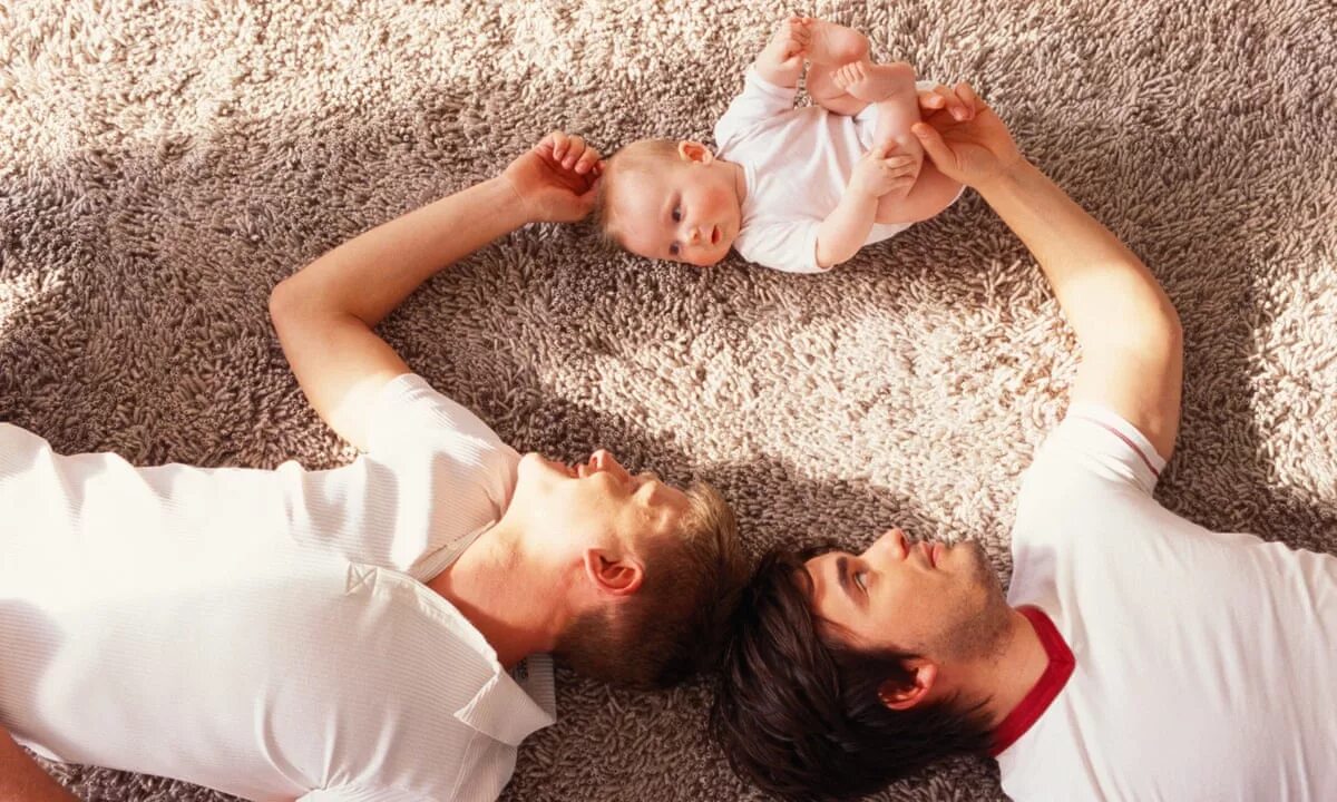 Может ли отец двоих детей. Может ли отец двоих детей. Может ли отец двоих детей. Семья двое детей. Может ли отец двоих детей.