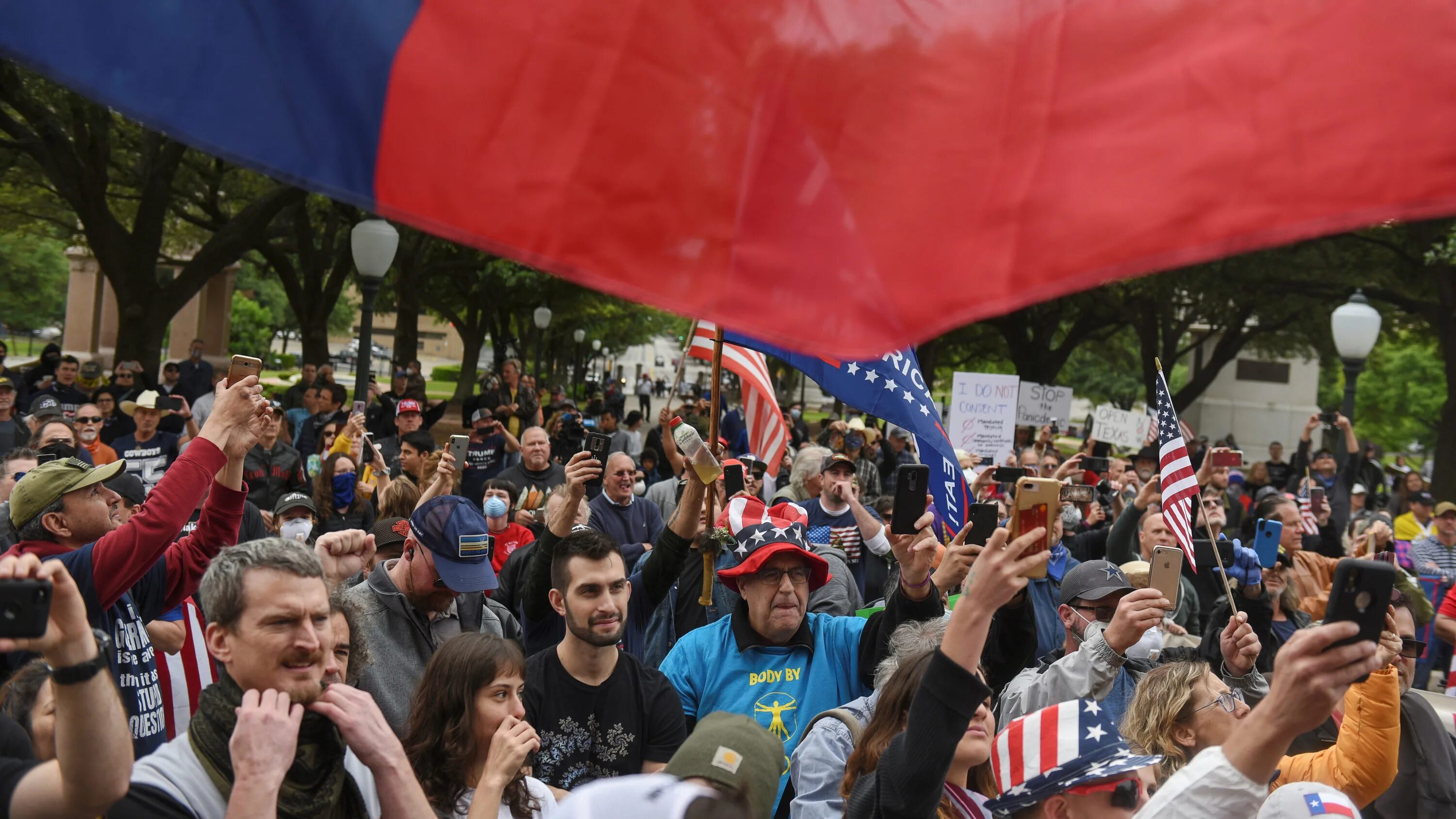 Protest against. Протесты в Техасе. Протесты против безработицы. Митинг в Техасе. Митинги в Европе.