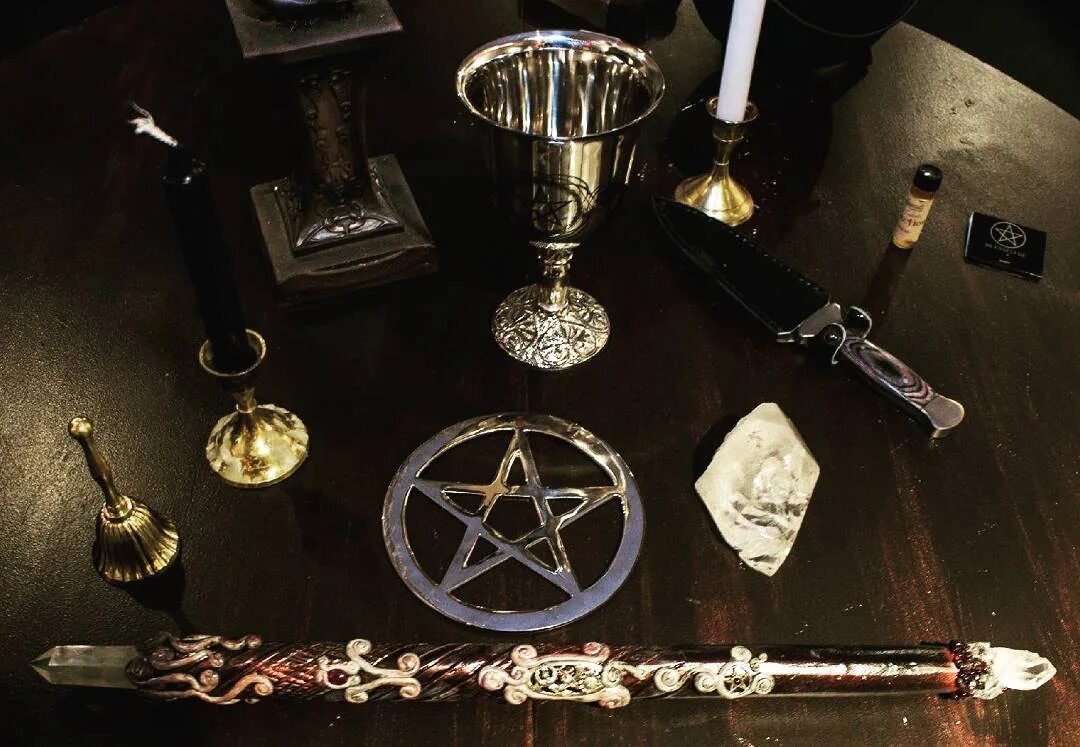 законы колдовство. магические атрибуты. мэджик гримуар. магия и колдовство фэнтези. магический фолиант.