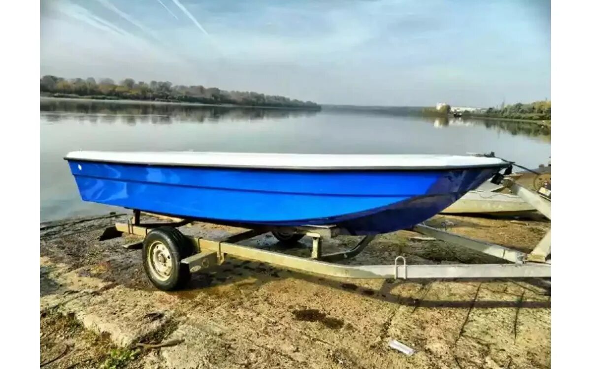 Тримаранная лодка. Wyatboat-430 m (тримаран). лодка стеклопластиковая delta 430. тримаран wyatboat 430 c. wyatboat 390.