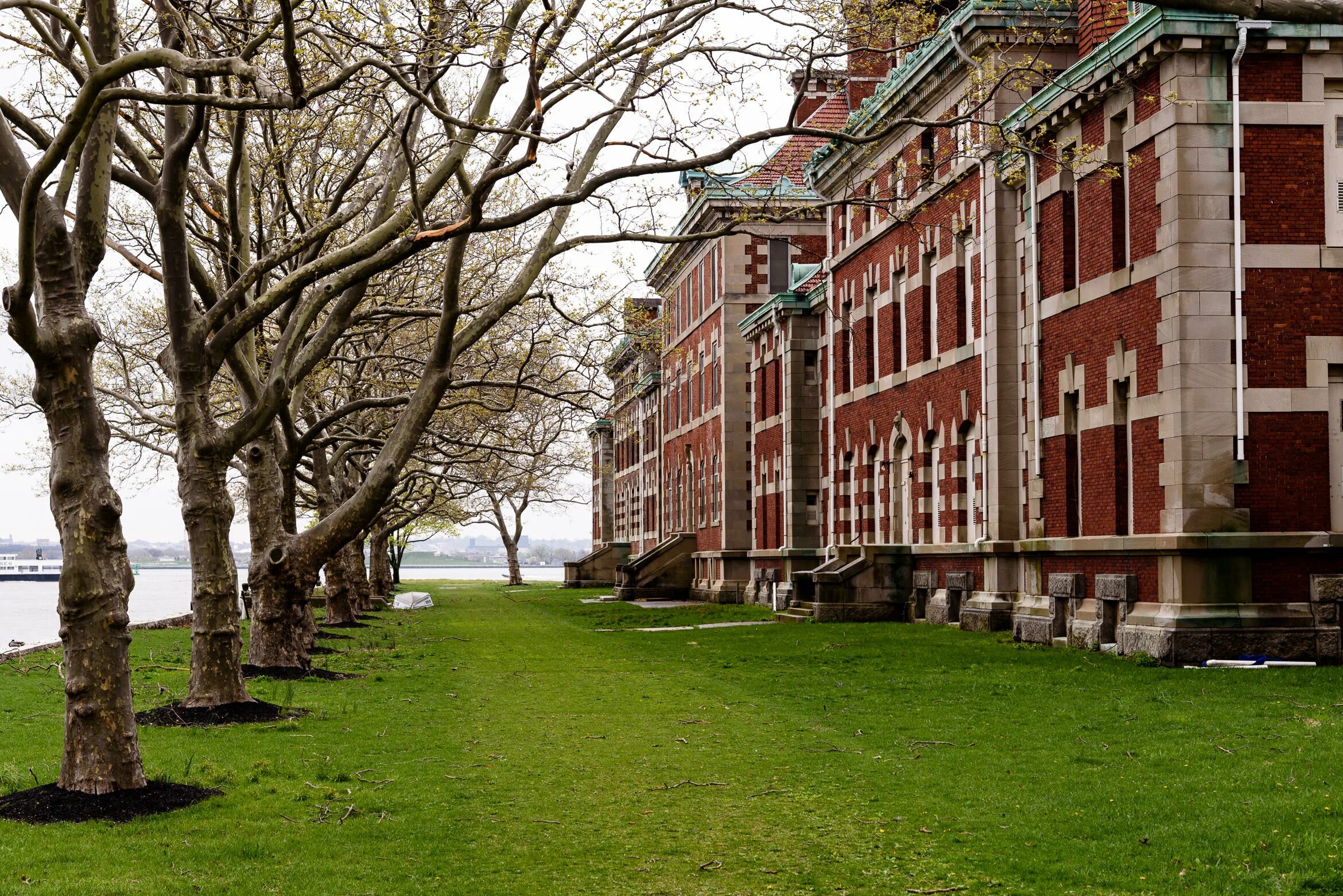 Ellis island. Эллис Айленд. Остров Эллис США. Остров Эллис музей. Музей иммиграции на острове Эллис.