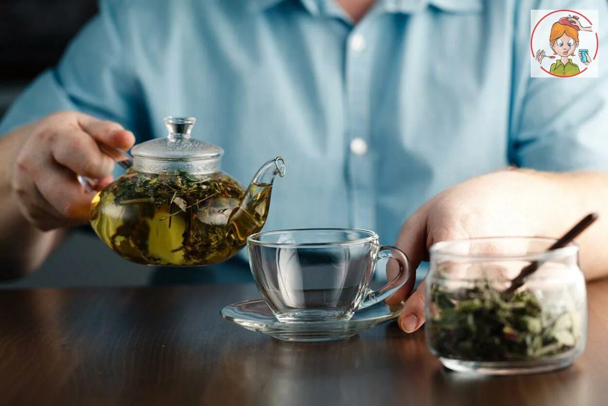Под заварку. Чай в чайнике. Зеленый чай. Свежезаваренный чай. Заваривать чай.