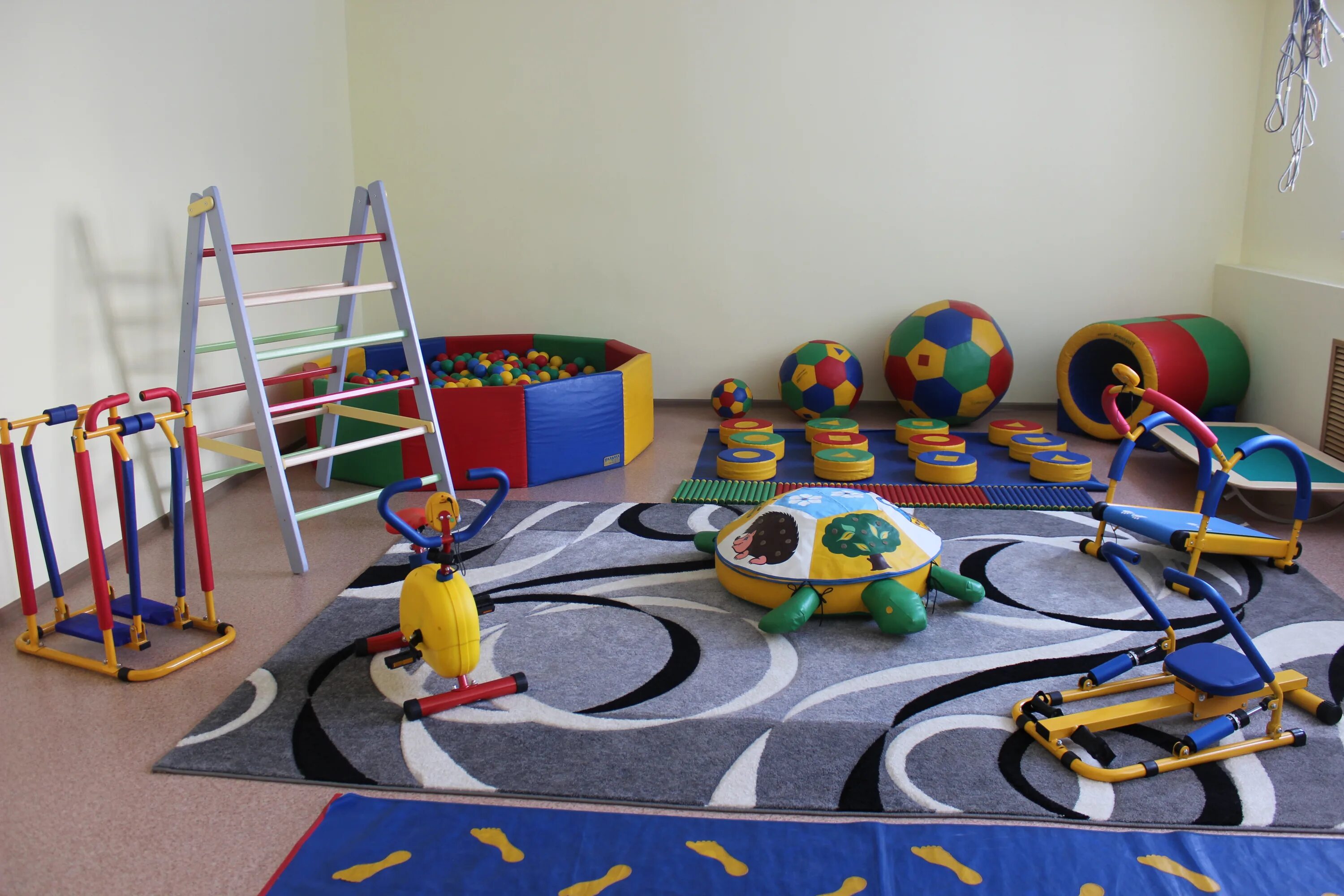 Какое специальное оборудование для детей. Какое специальное оборудование для детей. Дети с нарушением опорно двигательного аппарата. Тренажер вертикализатор для детей с дцп. Какое специальное оборудование для детей.