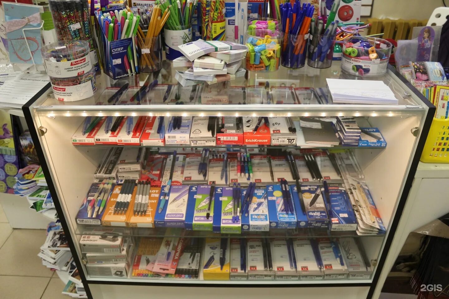 Канцелярский магазин. Витрина для канцтоваров. Ашан канцелярия. План магазина канцтоваров. Качанов канцтовары.