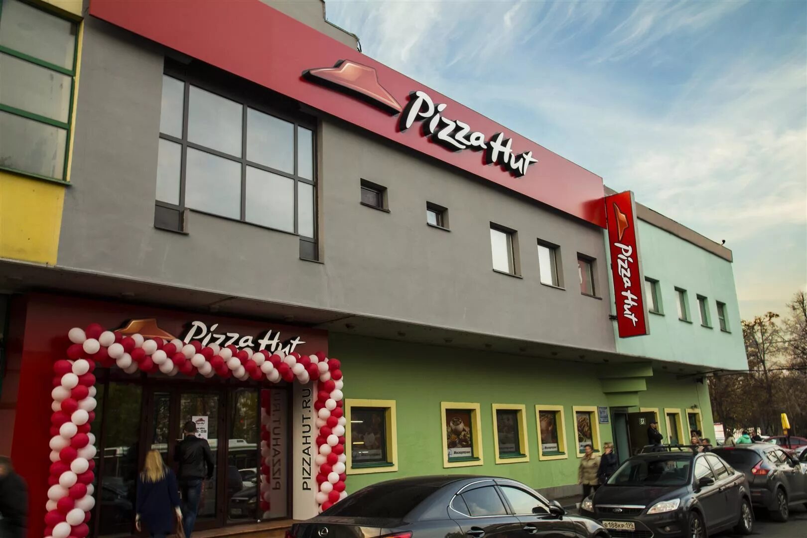 Пицца фабричная черкесск телефон. Pizza Hut Черкесск. Пицца хат Черкесск Калантаевского. Пицца хат Черкесск Фабричная. Кафе хат Черкесск.