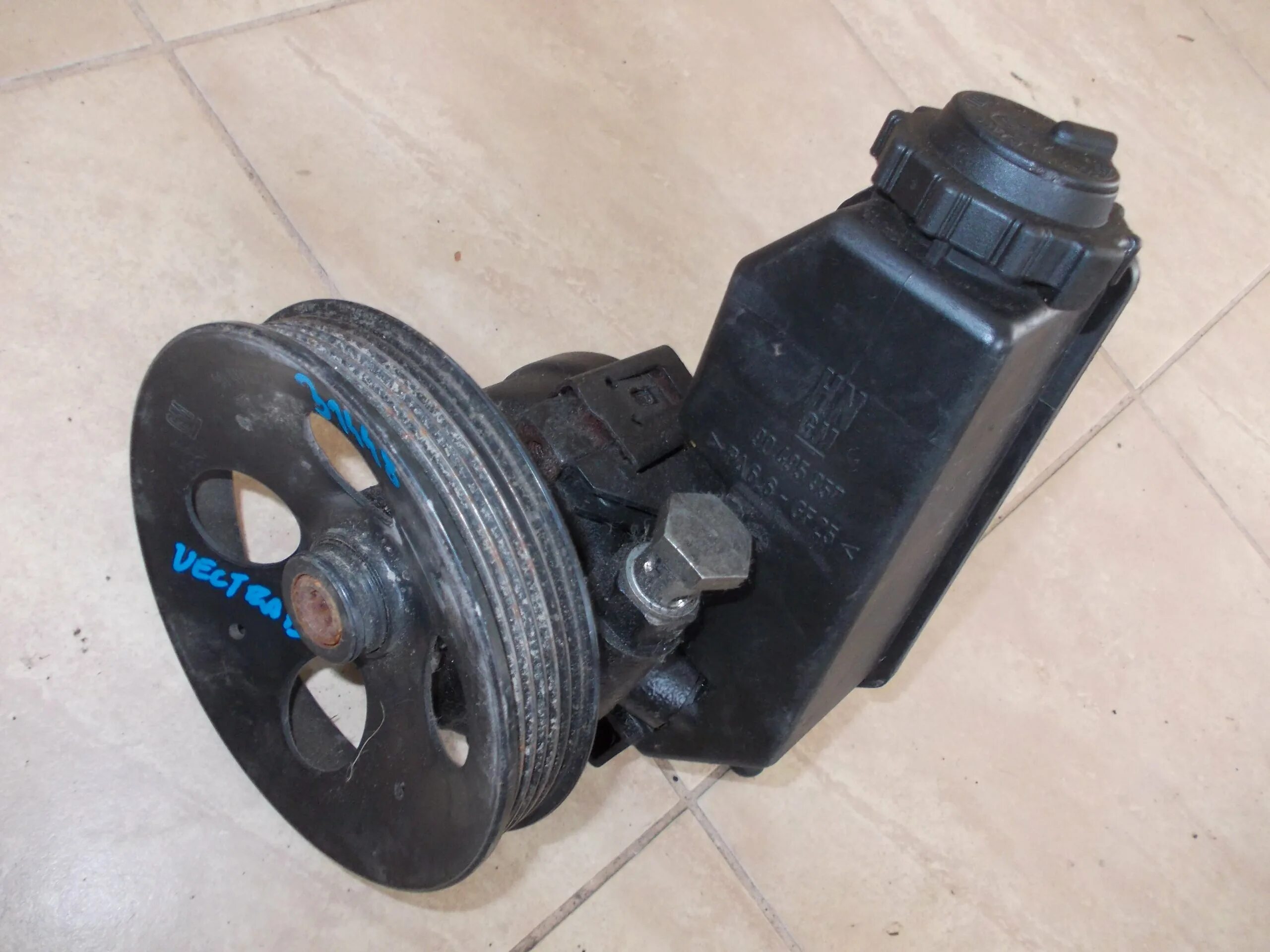 Насос гидроусилителя руля опель. Opel vectra b гур. Насос гура опель фронтера b 2. Гидроусилитель руля опеля. Насос гур опель омега б.