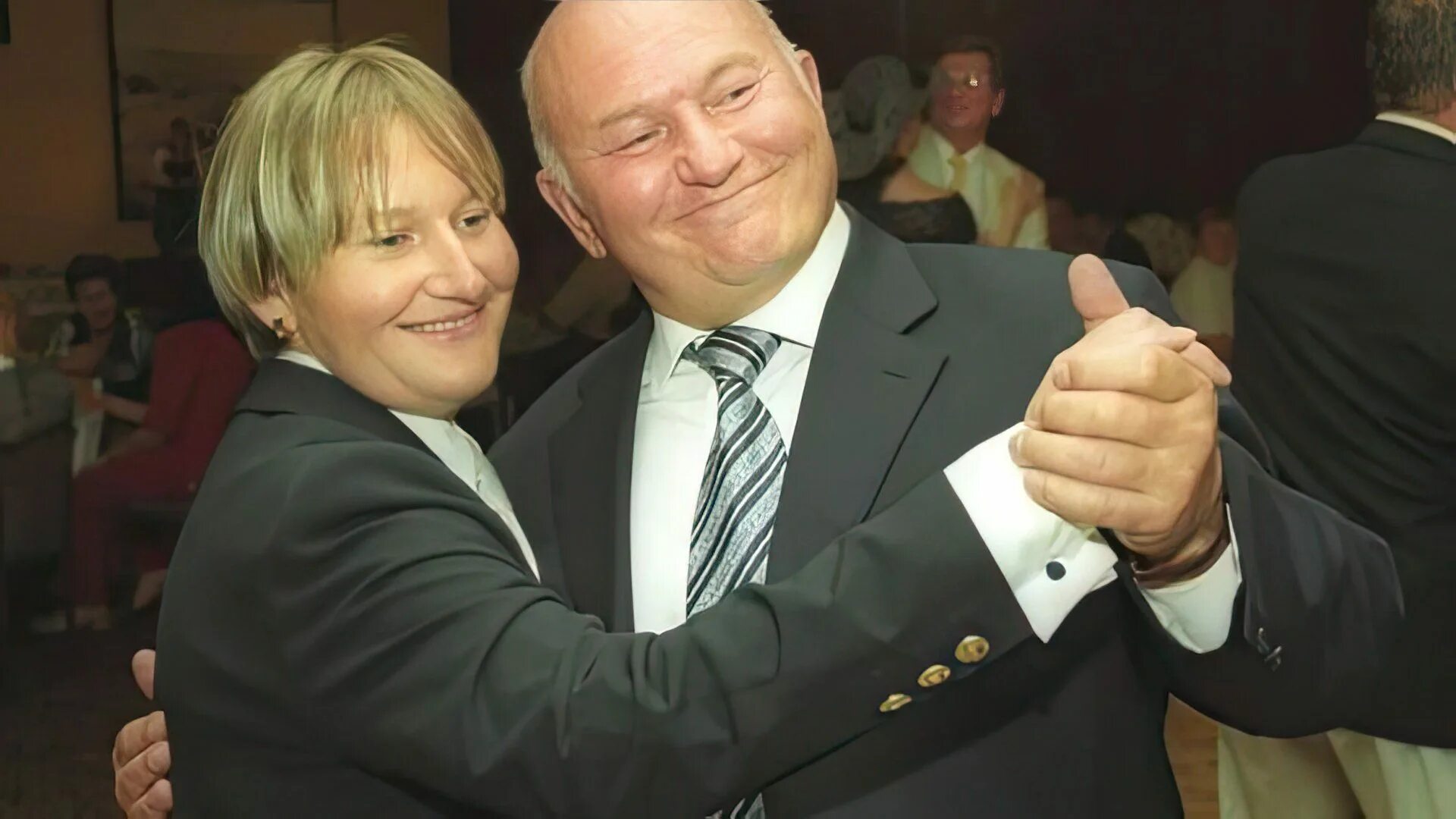 Ирина иосифовна собянин. Сирина иосифовна собянина. Кляйн томск дочь. Жена бывшего мэра. Травников губернатор новосибирской области семья.