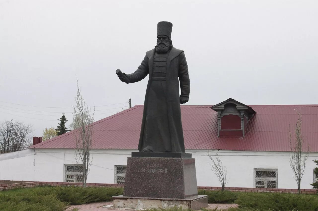 Воротынец Нижегородской. Р П Воротынец Нижегородской области. Памятник князю Воротынскому в Воротынце. Поселок Воротынец Нижегородской. Воротынец вк