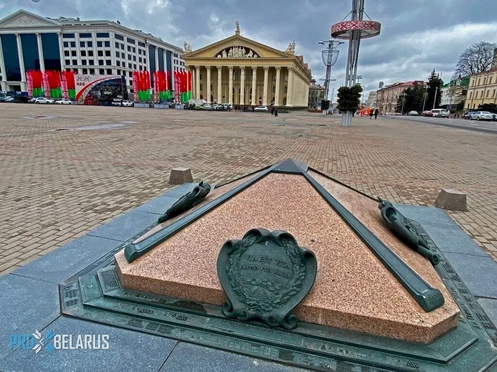 Нулевой километр Беларуси, genre sculpture, Minsk, praspiekt Niezaliežnasci - Ya