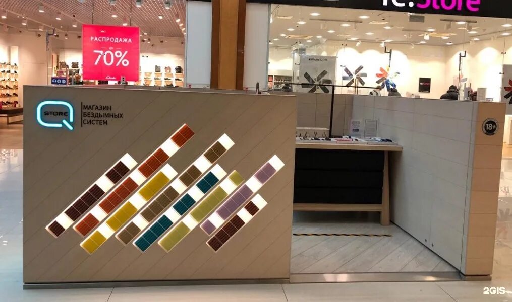 Айкос в европолисе. Айкос молл. Айкос молл. Айкос магазины в москве. Айкос форма сотрудников.