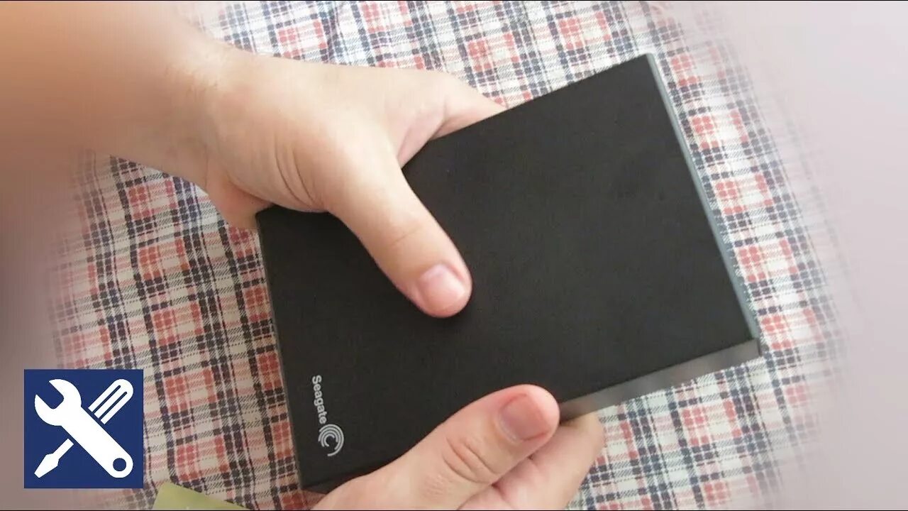 Диск seagate внешний разобрать. Seagate srd00f2 блок питания. блок питания для жесткого диска seagate expansion srd00f2. разобрать внешний жесткий диск seagate. разобрать жесткий диск seagate.