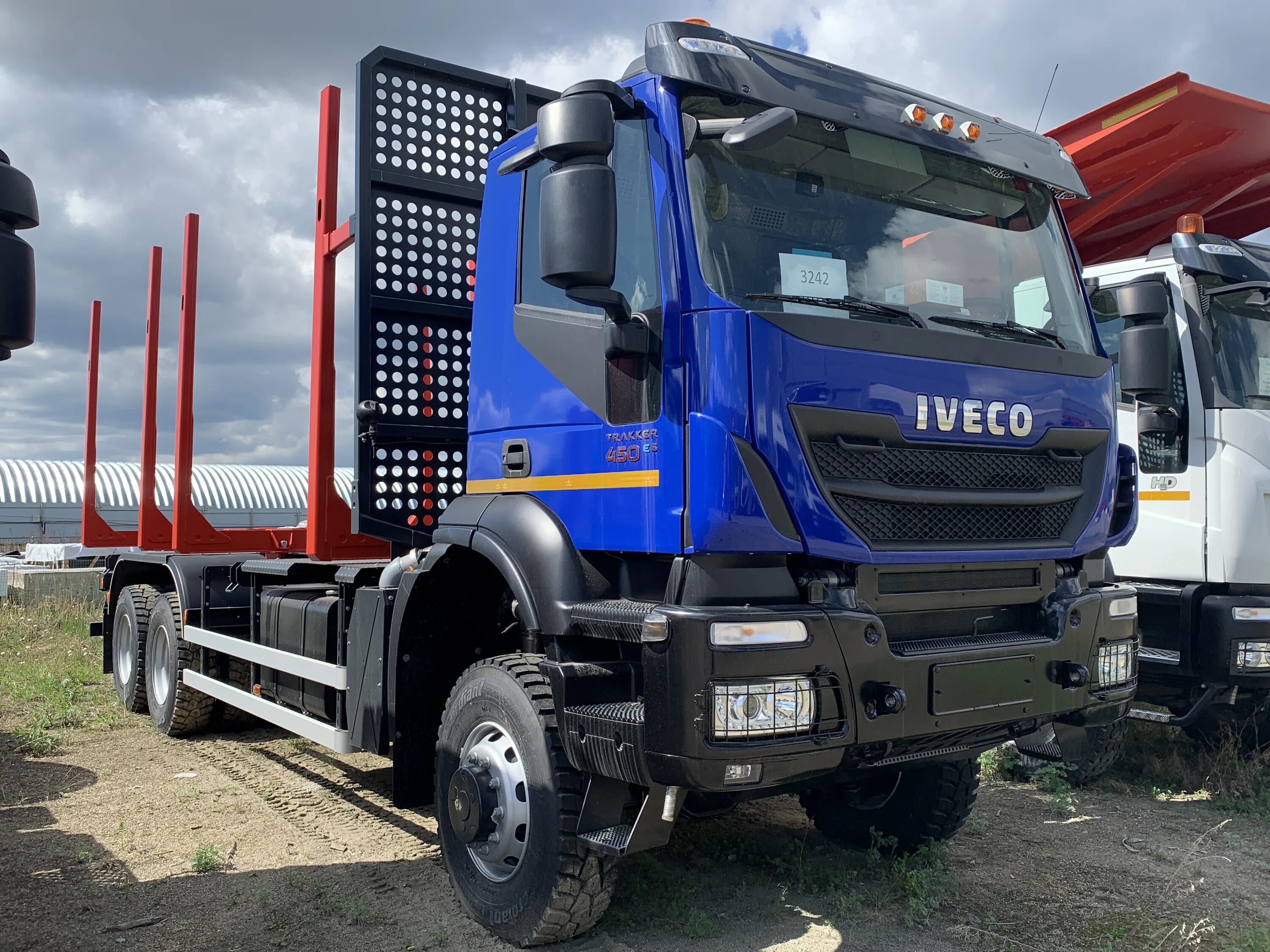 Сортиментовоз Iveco-AMT 633920. Iveco 633920 сортиментовоз. Ивеко АМТ 633920. Ивеко Траккер лесовоз. Ивеко в россии б у