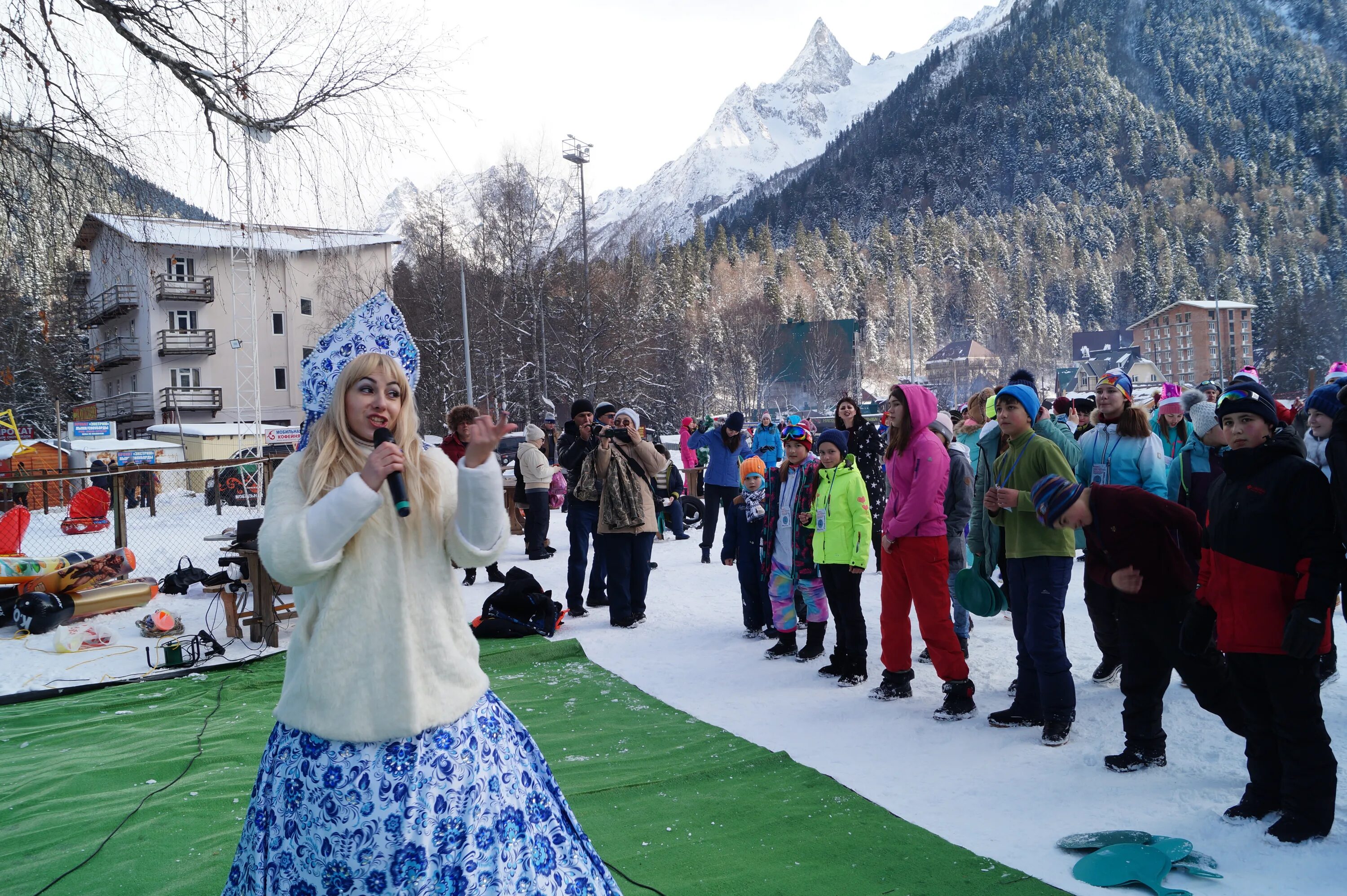 Кчгпи карачаевск. Карачаевск парк. Хильман карачаевск. Природа города карачаевск. Гисметео тюмень.