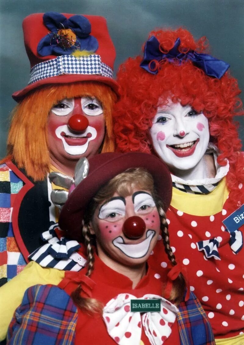 Общество клоунов. Клоун. Два клоуна. Три клоуна. Семья клоунов.