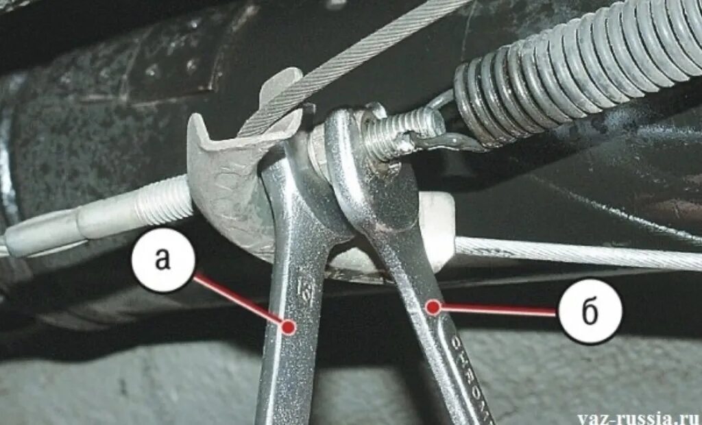 Болты ручника ВАЗ 2107. Регулировка стояночного тормоза ВАЗ 2107. Болты крепления троса ручника ВАЗ 2107. Тросик ручного тормоза ВАЗ 2107. Подтяжка болтов