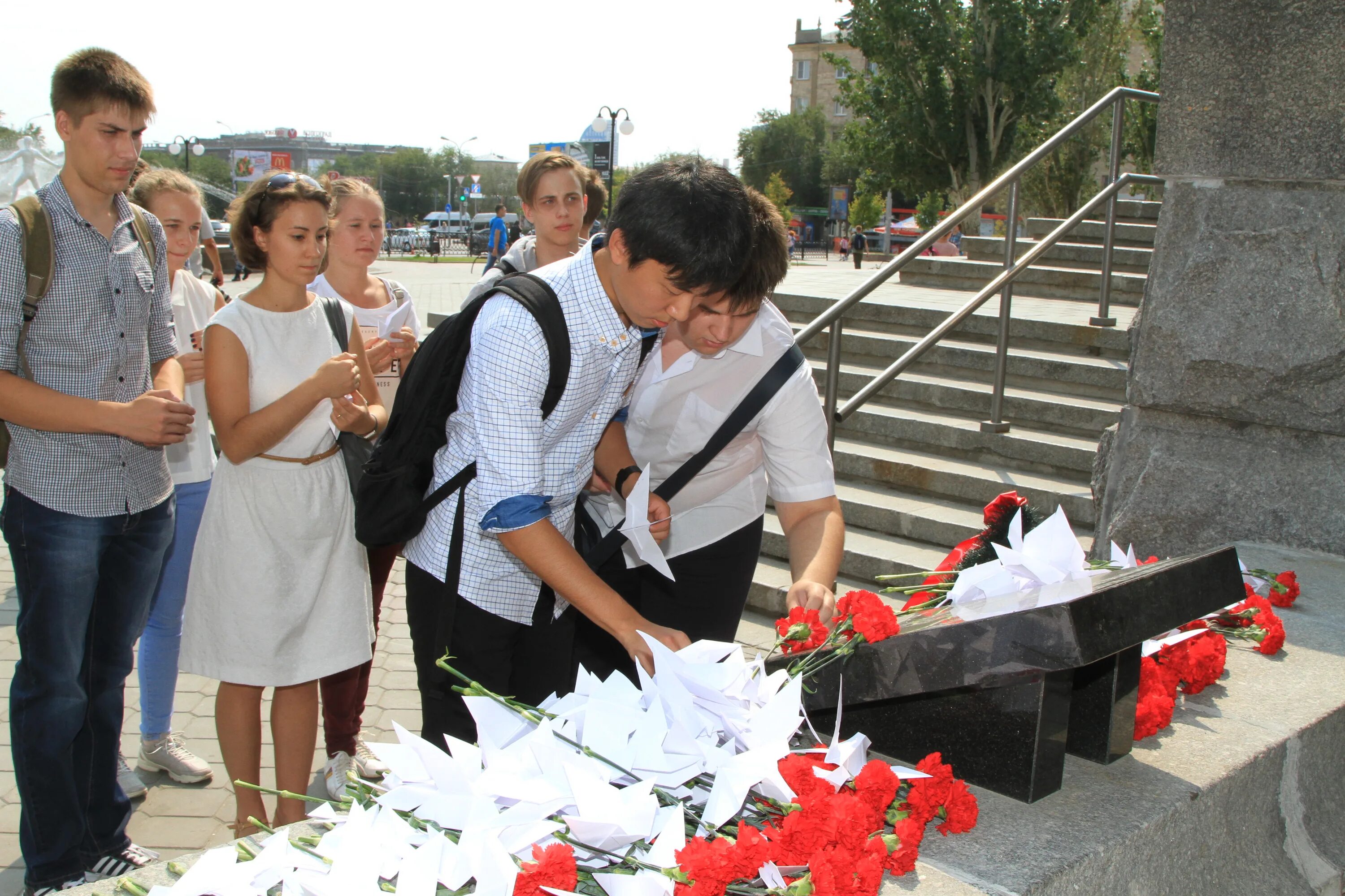 Альбом в память жертв теракта