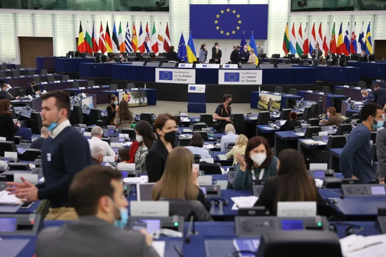 Здание европарламента в брюсселе. Европарламент венгрия. Европарламент. Европейский совет. Евросоюз собрание.