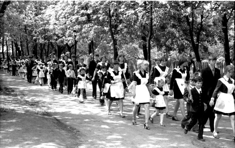 Довоенный выпускной. Школьный выпускной 1941 года. Выпускной вечер перед войной. Выпускной 41 года. Нестареющий школьный вальс