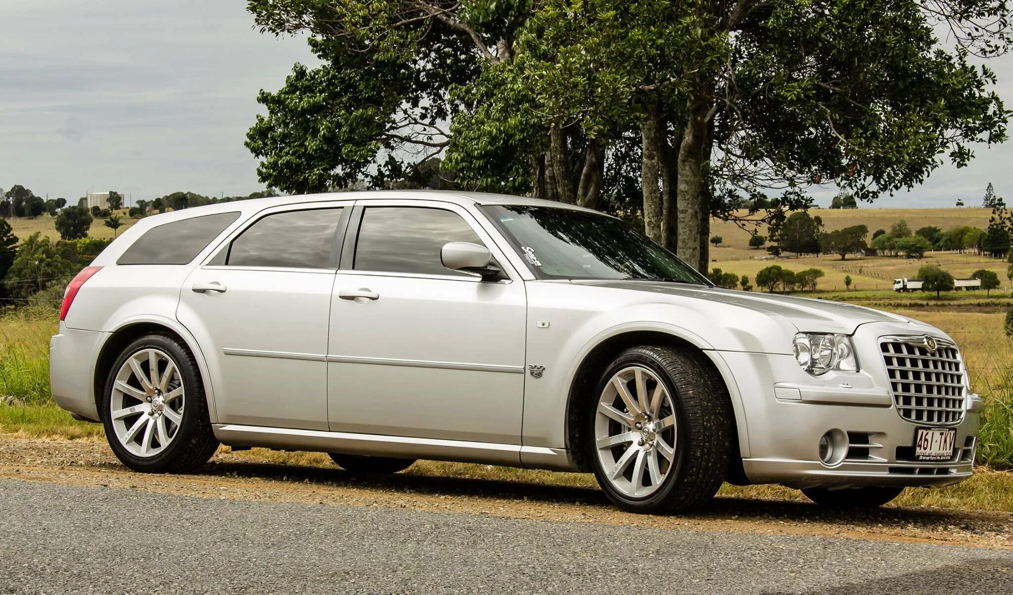 Крайслер аналог. Chrysler 300c cruiser. крайслер 300с туринг. chrysler 300. chrysler 300c универсал.