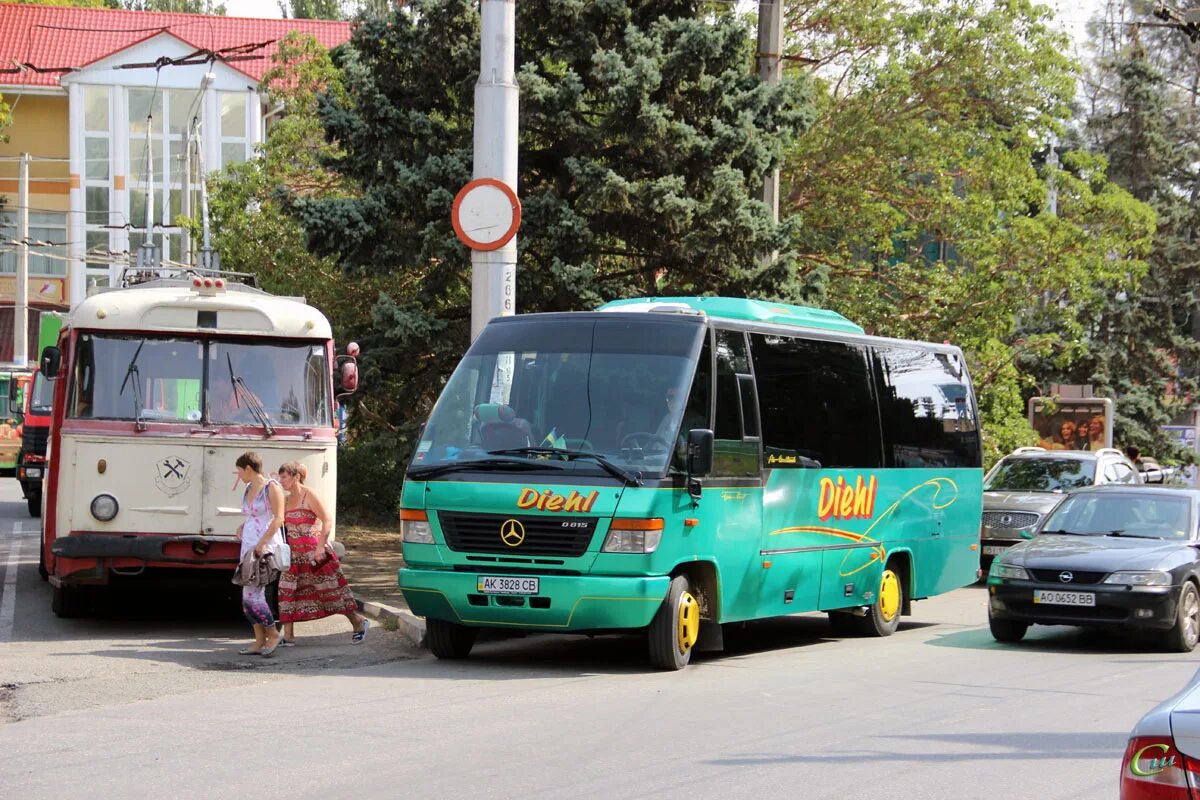 Автобус Алушта. Автобус "маршрутное такси". Общественный транспорт Алушты. AUWAERTER автобус.