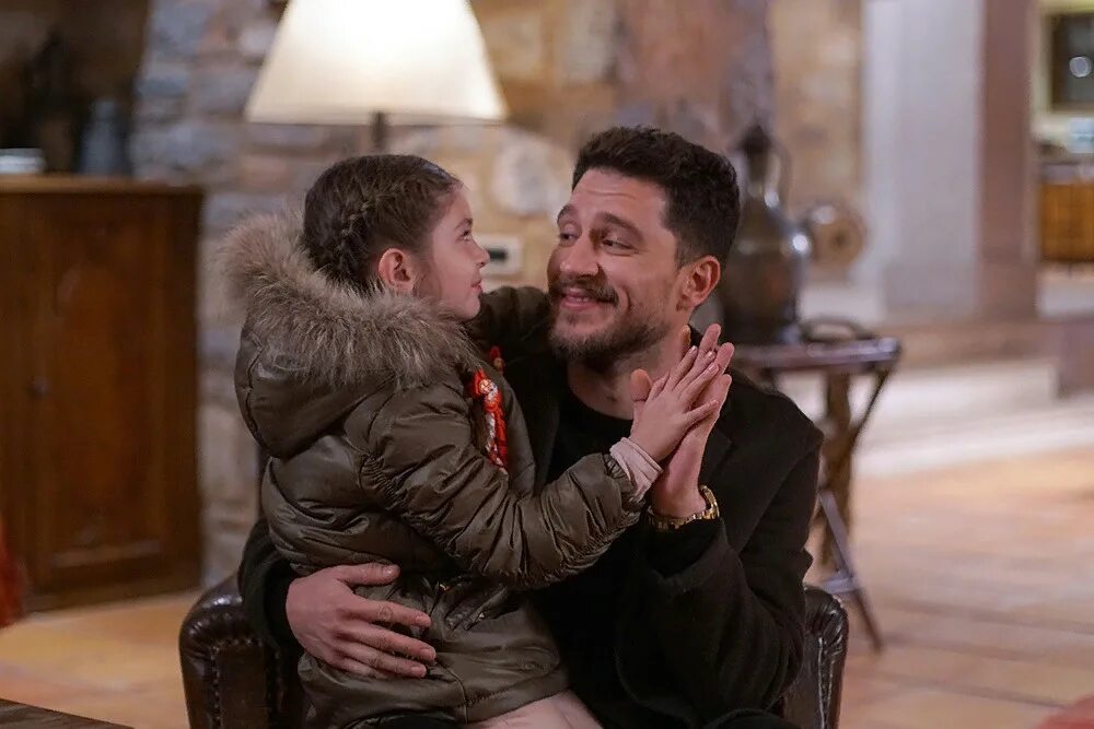 Дочь посла все подряд. Дочь посла  sefirin kizi (2019). дочь посла турецкий сериал мелек. санджар турецкий сериал. сифирин кизи турецкий сериал.