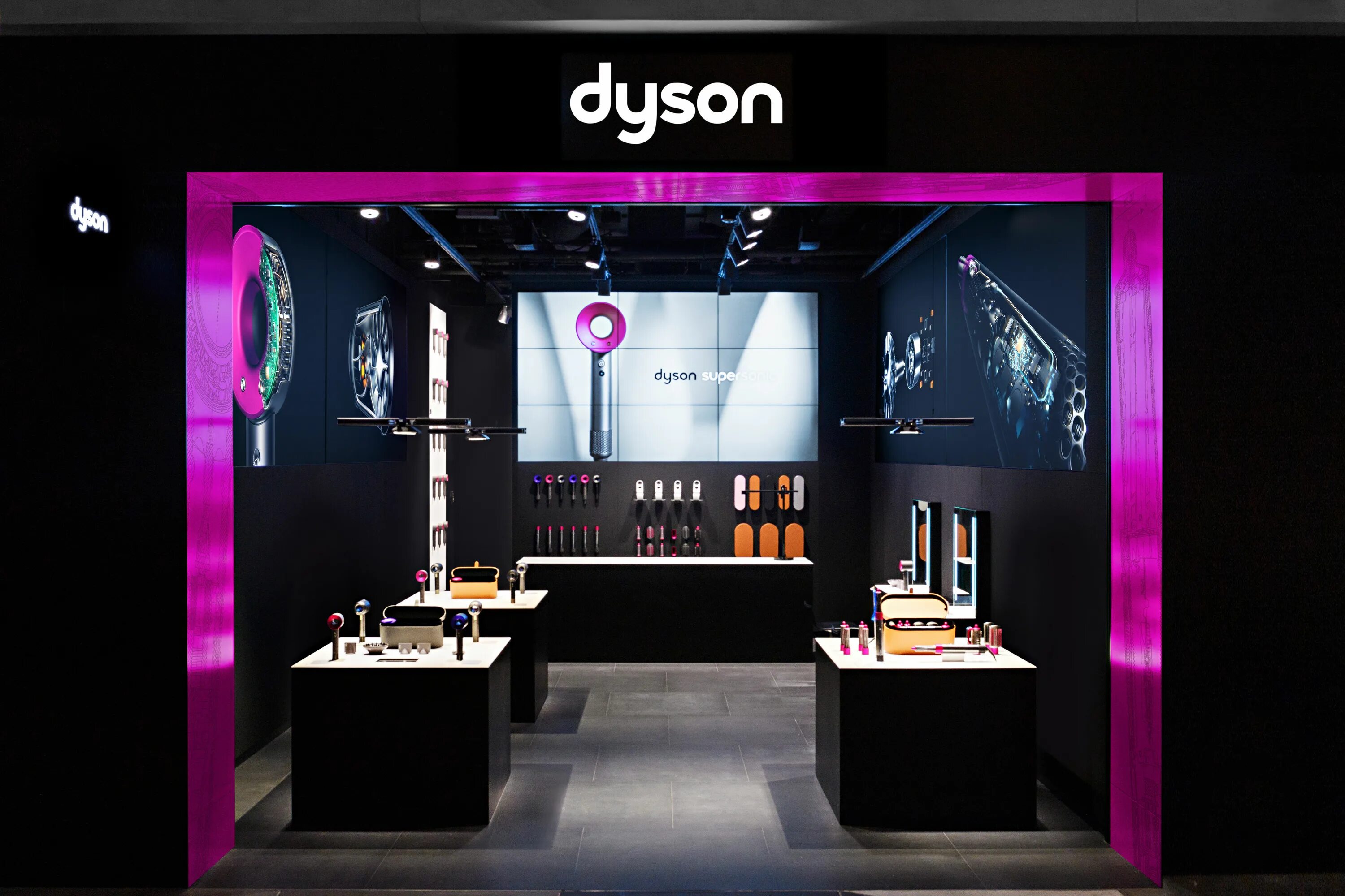 Дайсон москва адреса. Бутик Dyson. Dyson Store. Фирменные магазины Дайсон. Shop-in-shop Дайсон.