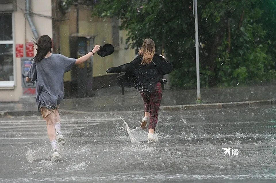 Погода когда закончится дождь. Ливень. Ливень в Екатеринбурге. Ливневые дожди. Дождливая погода.