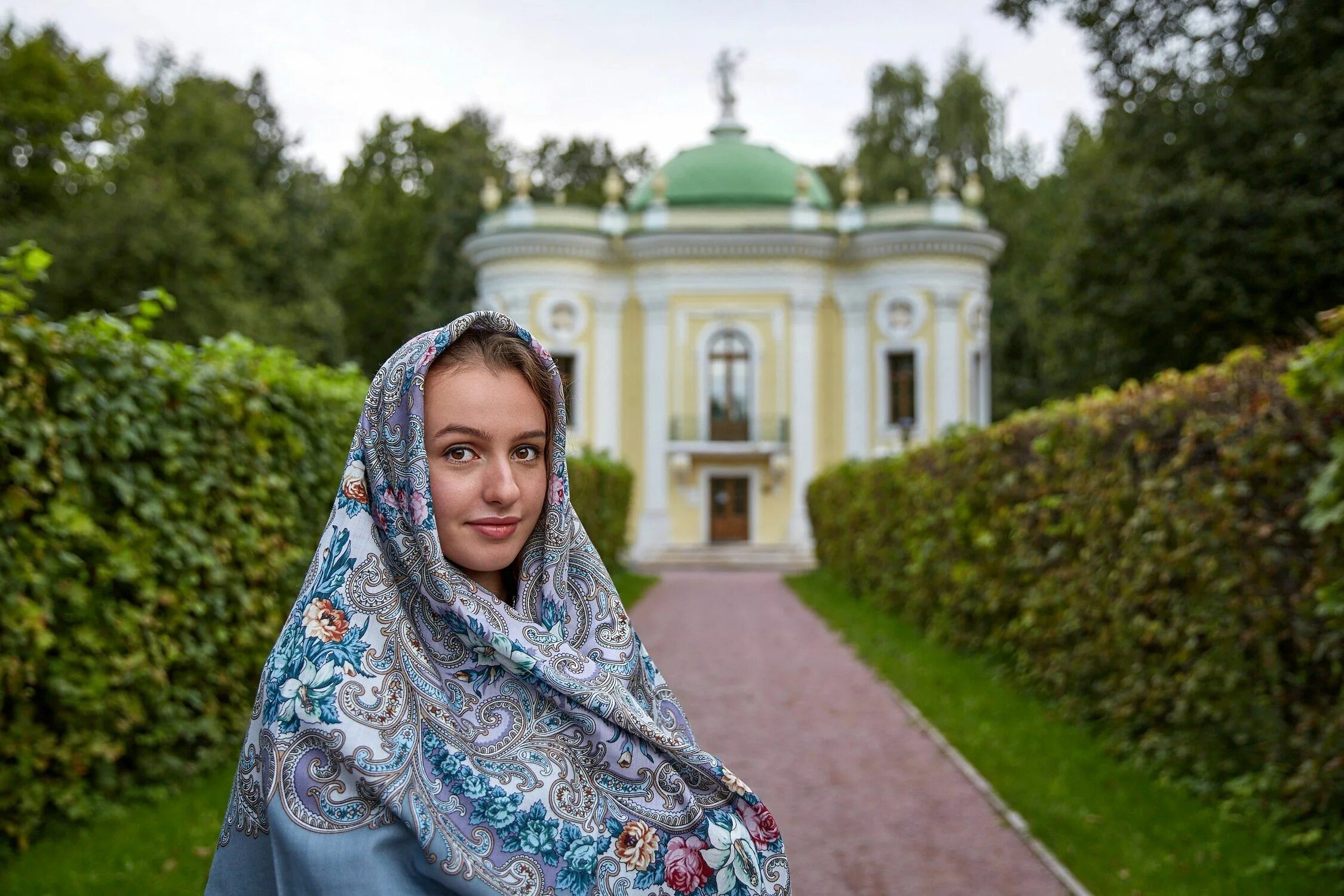 Платки волгоград. Тайна сердца платок павловопосадский. Платок Русь Дадоновой. Павлово Посадский платок тайна сердца. Павлопосадский платок тайна сердца.