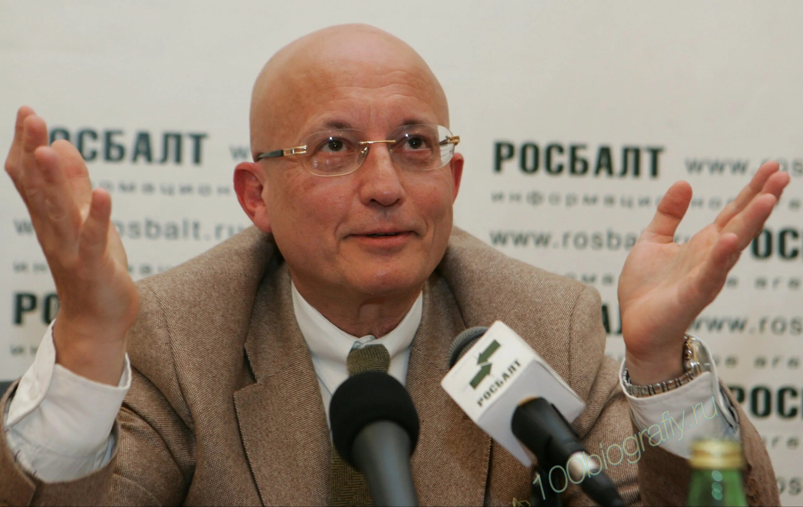 Караганов вшэ. Профессор караганов. Караганов политолог. Караганов биография википедия. Караганов политолог.