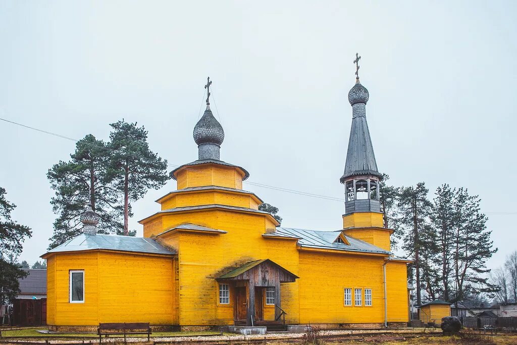 Село хвойный. Посёлок Хвойная Новгородская область. Храм в Хвойной Новгородской области. Церковь Никандра Городноезерского Хвойная. Церковь прп Никандра Городноезерского.