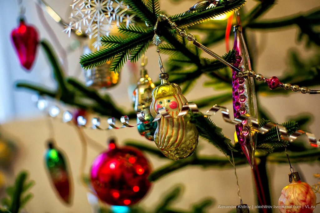 красивые новогодние игрушки. роспись новогодних шаров. старые елочныеигрушками. советские елочные игрушки. старинные новогодние игрушки.