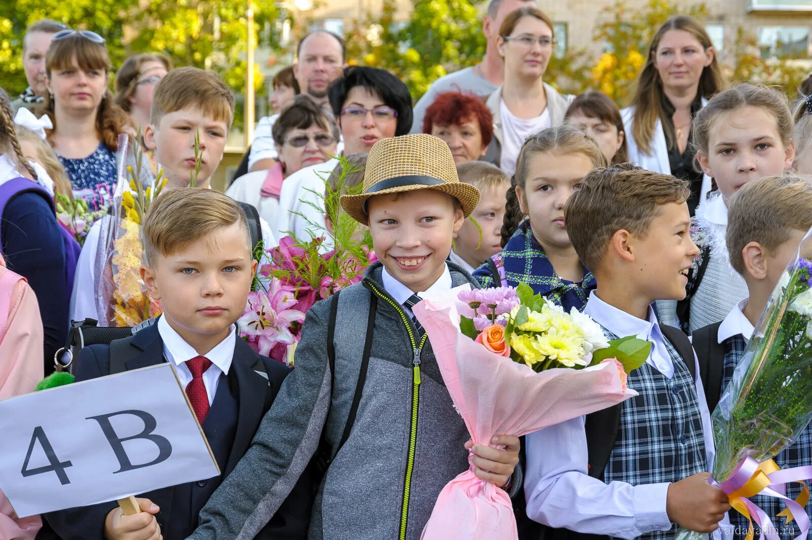 1 сентября красивое. 1 Сентября. 1 Сентября день знаний. Первое сентября праздник. С праздником 1 сентября.