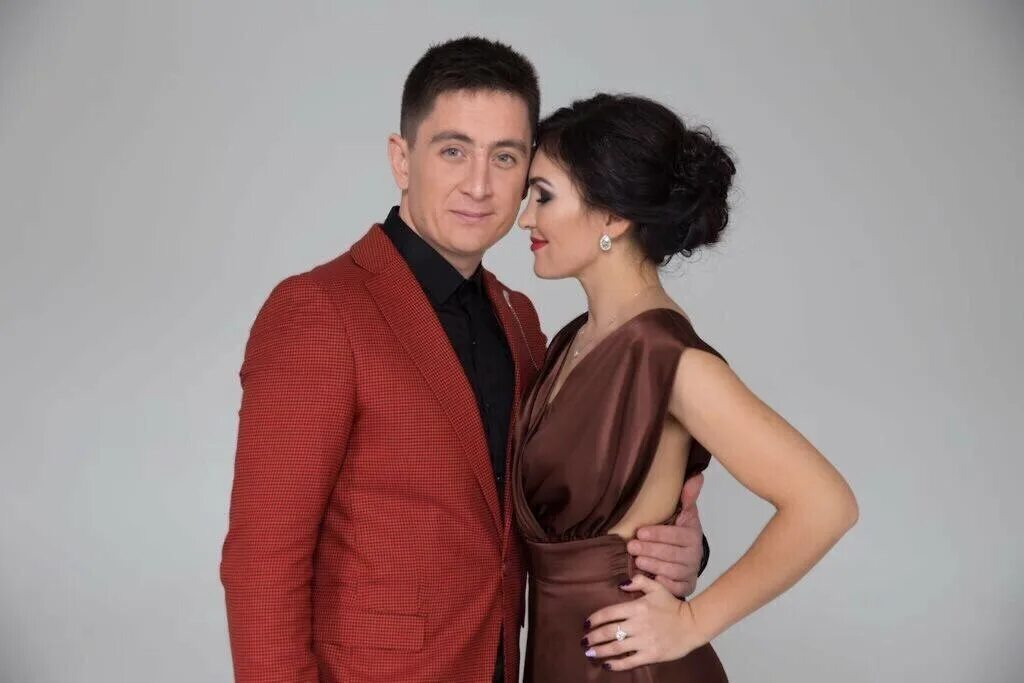 Рамазановы новые песни 2023 слушать. Зинира и ризат. Ризат рамазанов. Зинира рамазановлар. Зинира и ризат рамазановы бул уземэ генэ.