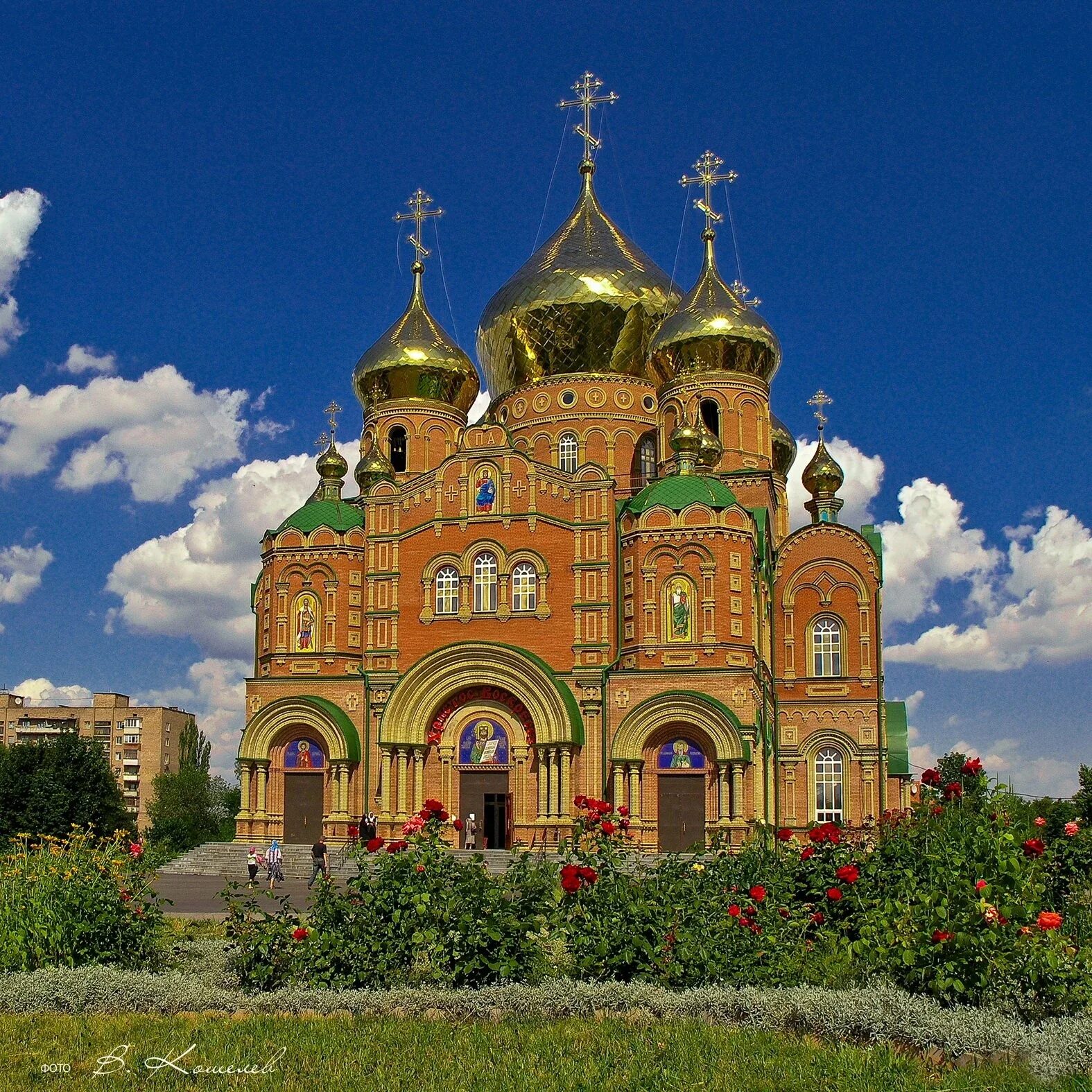 Россия г луганск. Луганск (Украина). Храм Божьей матери Луганск.