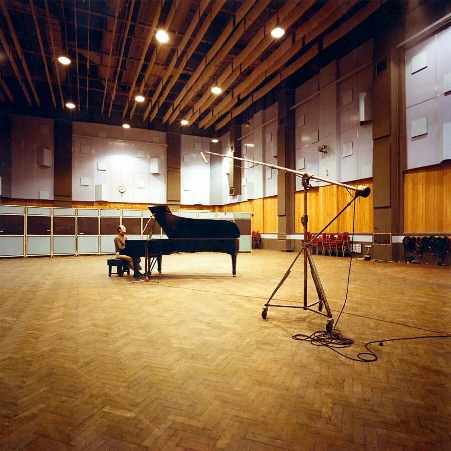 Road studio. Студия звукозаписи Abbey Road. Студии Abbey Road Studios. Звукозаписывающая студия «Эбби-роуд». Эбби роуд студия записи.