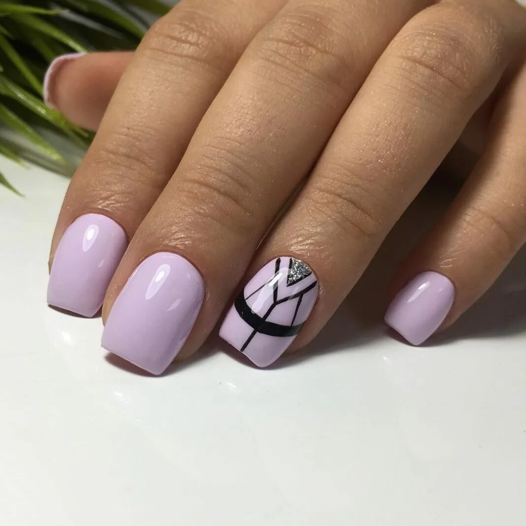 Маникюр абстракция. Геометрический маникюр. Маникюр 2024 геометрия. Красивый маникюр на короткие ногти. Геометрический маникюр.